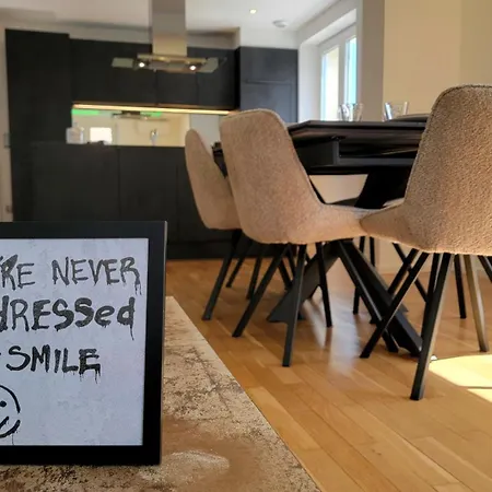 De La Chapelle-le Houx Apartment *