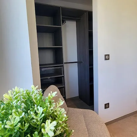 De La Chapelle-le Houx *