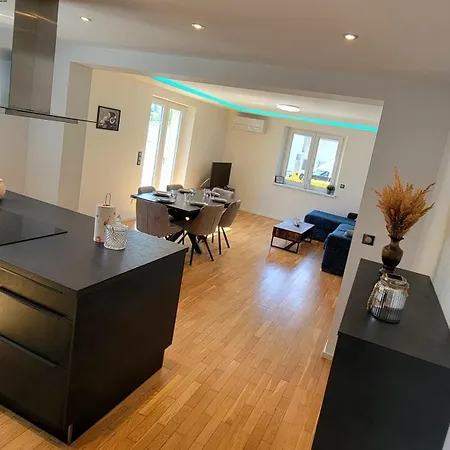 De La Chapelle-le Houx *