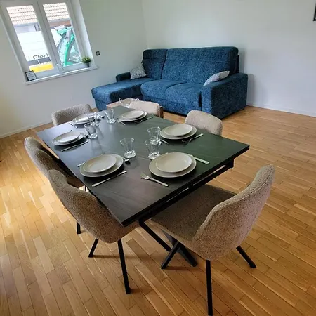 De La Chapelle-le Houx Apartment