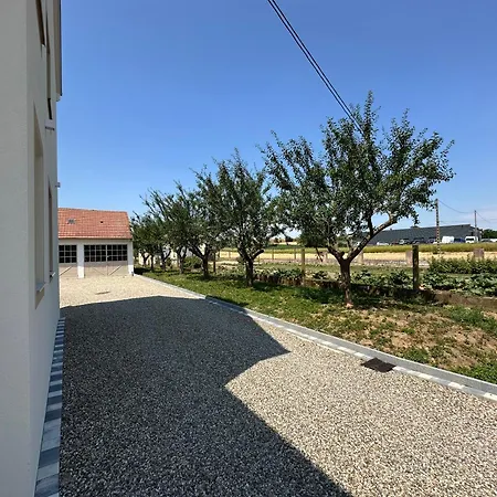 De La Chapelle-le Houx *