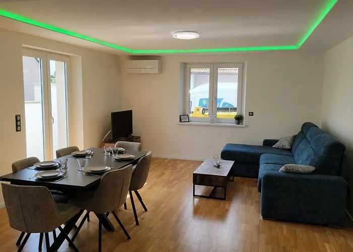 De La Chapelle-le Houx Appartement