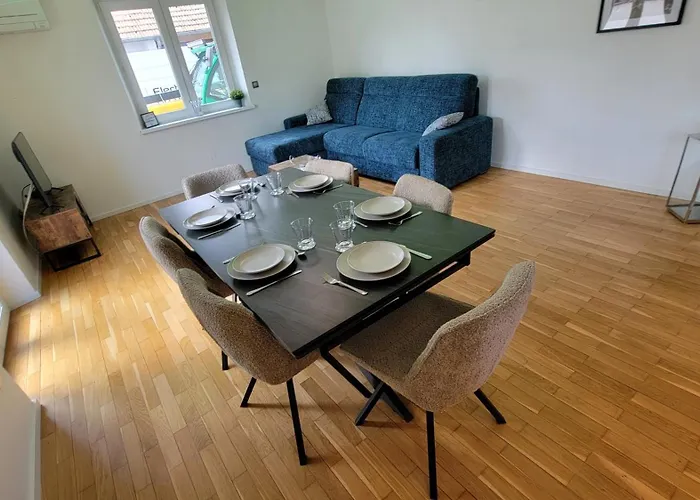 De La Chapelle-le Houx Appartement